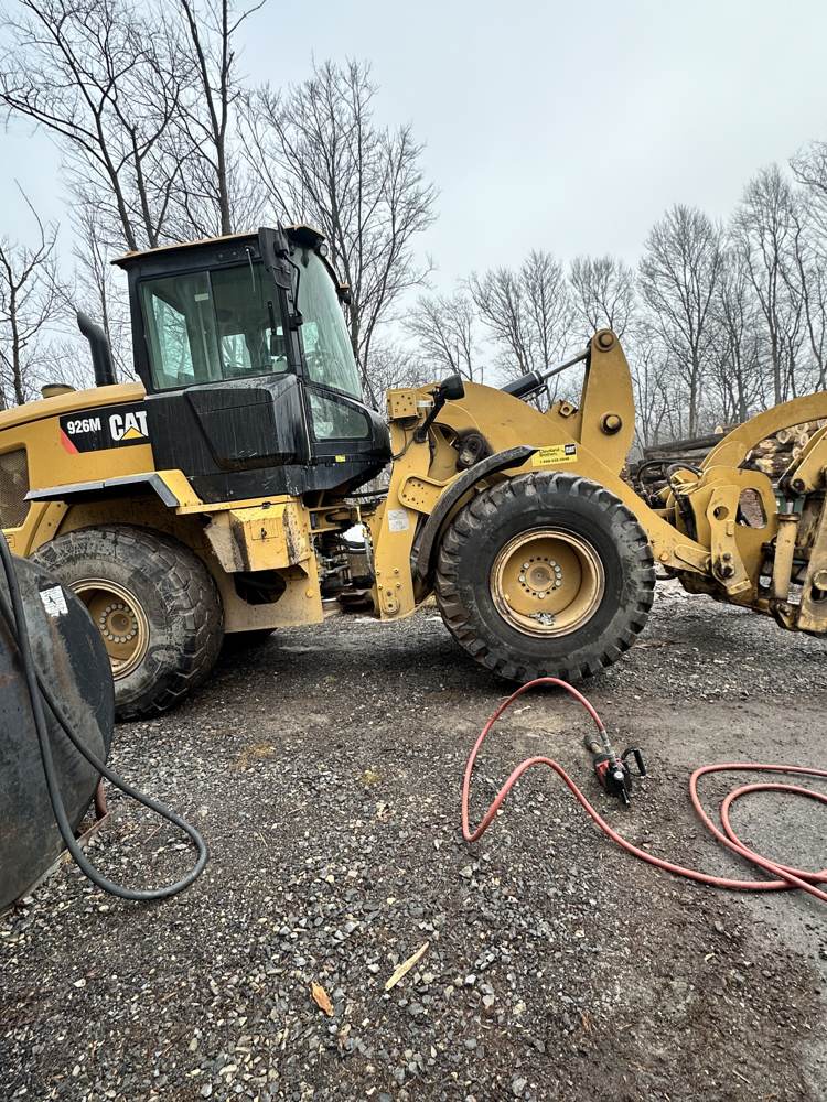 Cat 926M wheel loader serviced for commercial tires